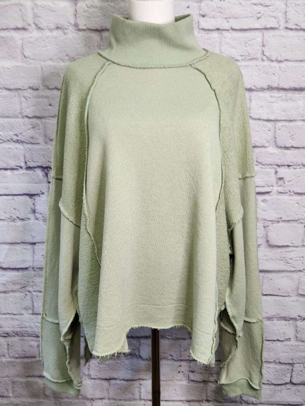 American Eagle Oversized Turtleneck Long Sleeve Pullover Raw hem Sweater Large